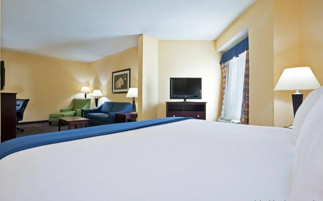 photo 3 of Holiday Inn Express Hotel and Suites Akron South-Airport Area
