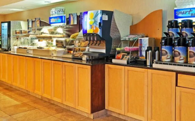 photo 3 of Holiday Inn Express & Suites Birmingham - Inverness 280