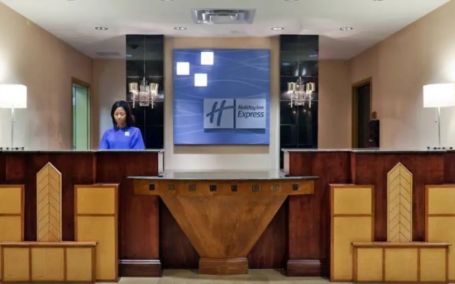 photo 5 of Holiday Inn Express & Suites Birmingham - Inverness 280