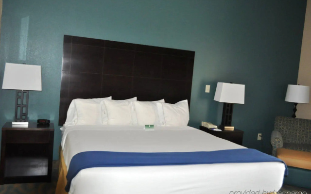 photo 2 of Holiday Inn Express Hotel & Suites Bluffton @ Hilt