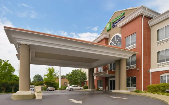 photo 2 of Holiday Inn Express & Suites Chattanooga East Ridge