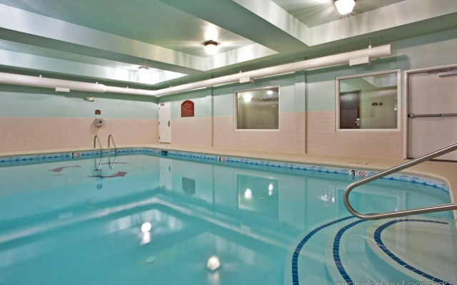 photo 4 of Holiday Inn Express Hotel & Suites Commerce-Tanger Outlets