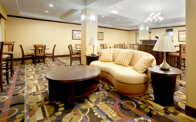 photo 2 of Holiday Inn Express And Suites - Georgetown