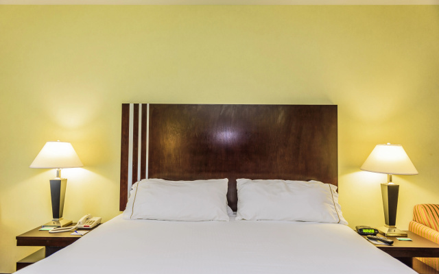 photo 2 of HOLIDAY INN EXP STES HAMBURG by IHG
