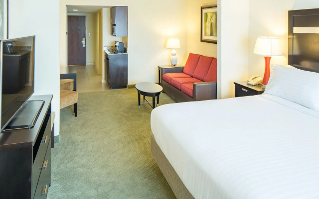 photo 2 of Holiday Inn Express & Suites I-26 & US 29 at Westgate Mall