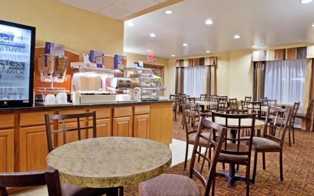 photo 4 of Holiday Inn Express and Suites Newark - Heath