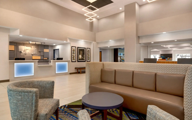 photo 2 of Holiday Inn Express & Suites Pembroke Pines-Sheridan St by IHG