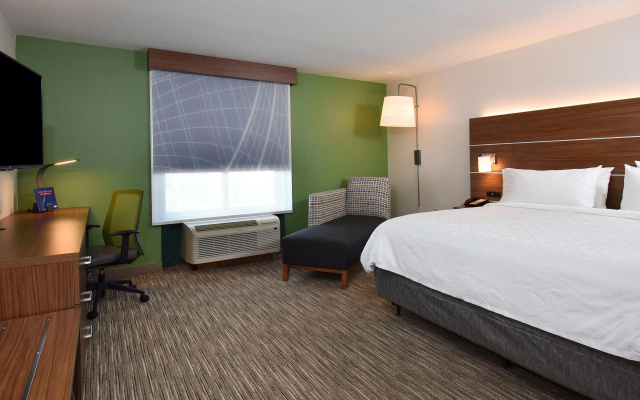 photo 2 of Holiday Inn Express and Suites Selma