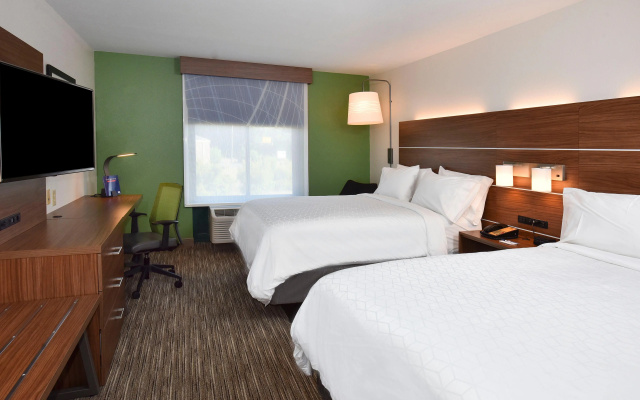 photo 3 of Holiday Inn Express and Suites Selma