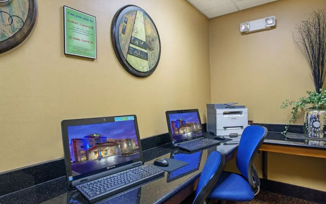 photo 2 of Holiday Inn Express Hotel & Suites Somerset Central