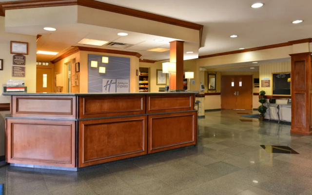 photo 2 of Holiday Inn Express Hotel & Suites Southfield Detroit