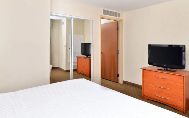 photo 4 of Holiday Inn Express Hotel & Suites Southfield Detroit