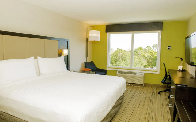 photo 4 of Holiday Inn Express Hotel & Suites St. Petersburg North (I-275)