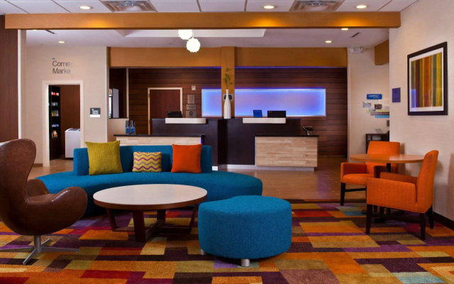 photo 2 of Fairfield Inn & Suites by Marriott Houston Hobby Airport.