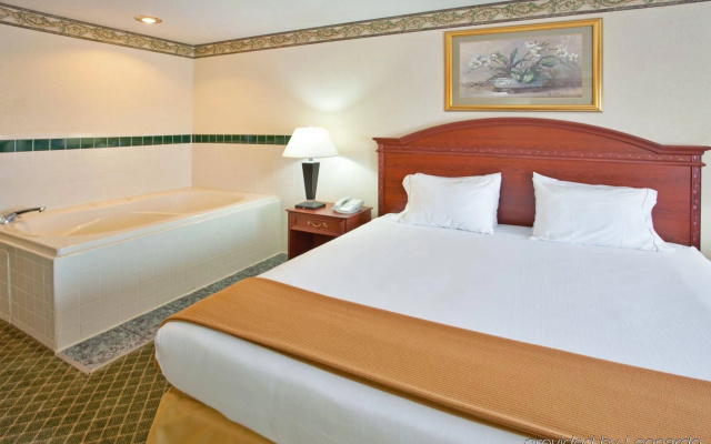 photo 4 of Holiday Inn Express Huntington