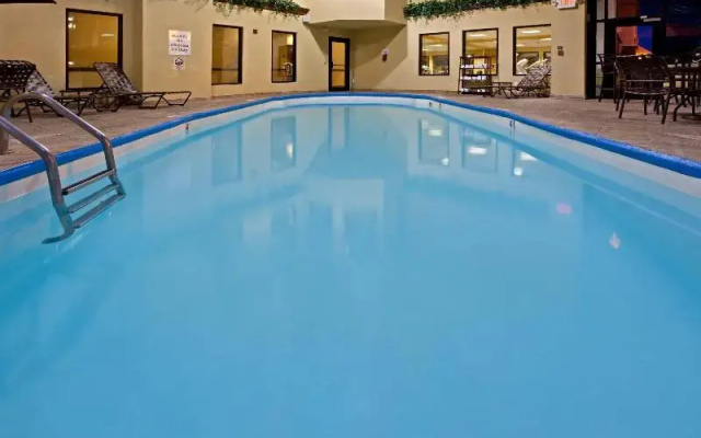 photo 2 of Holiday Inn Express Indianapolis - East