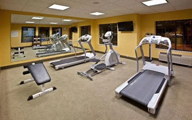 photo 3 of Holiday Inn Express Indianapolis - East