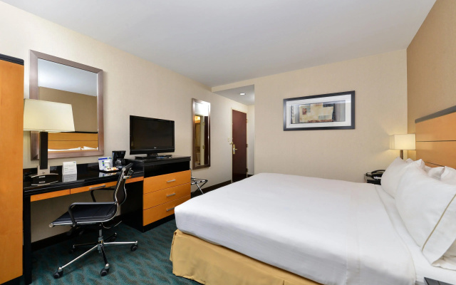photo 3 of Holiday Inn Express Kennedy Airport