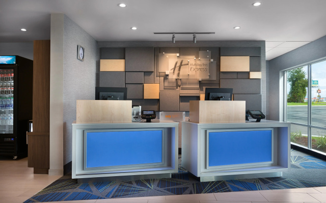 photo 3 of Holiday Inn Express Lake Park by IHG
