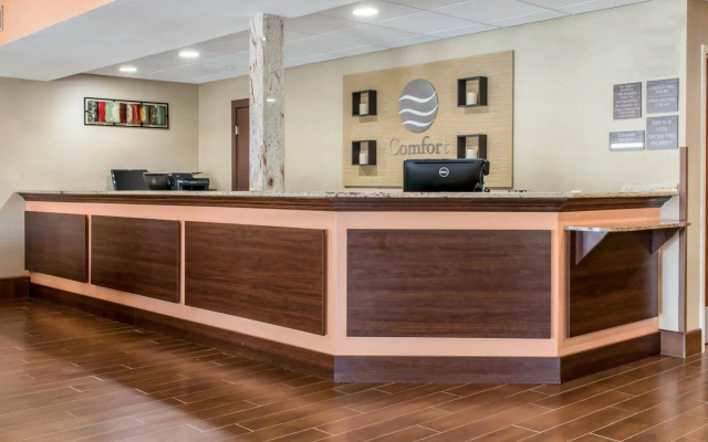 photo 2 of Comfort Inn Lancaster at Rockvale