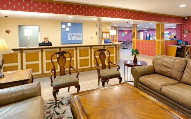 photo 2 of Holiday Inn Express Lancaster-Rockvale Outlets