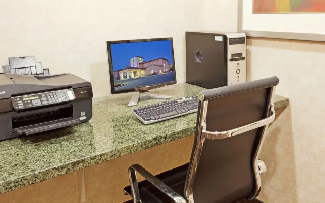 photo 2 of Holiday Inn Express Lodi