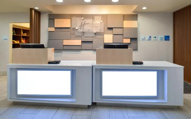photo 2 of Holiday Inn Express Lodi