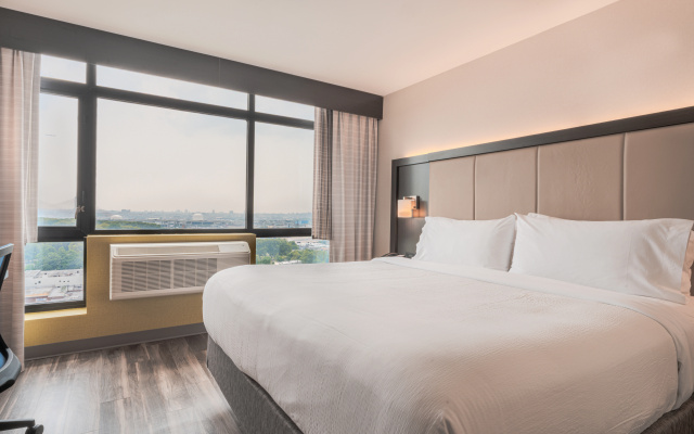photo 3 of Holiday Inn Express Long Island City E New York by IHG