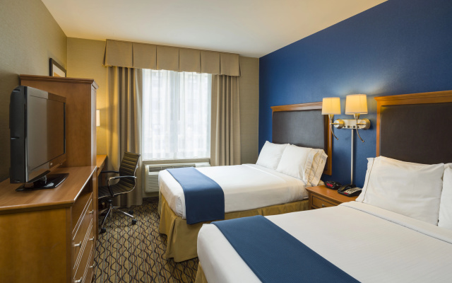 photo 3 of Holiday Inn Exp Chelsea