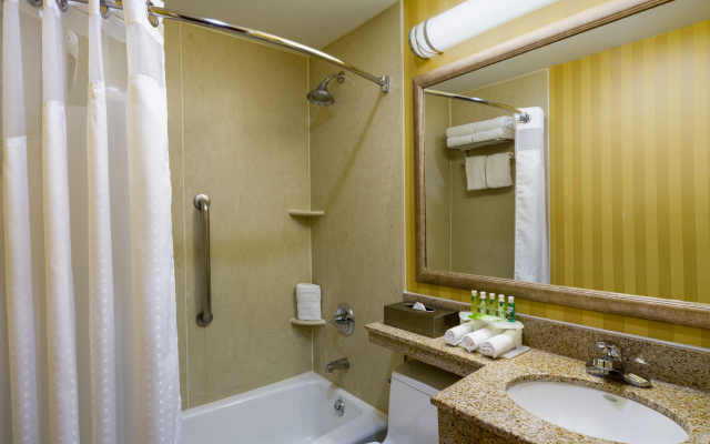 photo 5 of Holiday Inn Exp Chelsea
