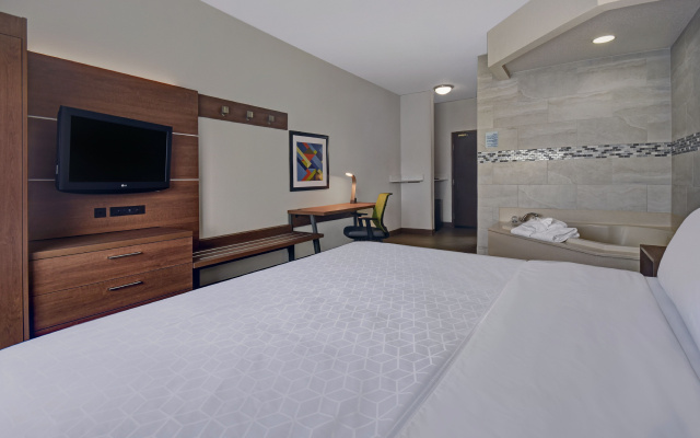 photo 3 of Holiday Inn Express Marshall by IHG