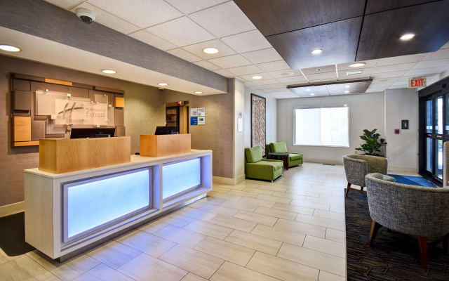 photo 2 of Holiday Inn Express Newport North - Middletown by IHG