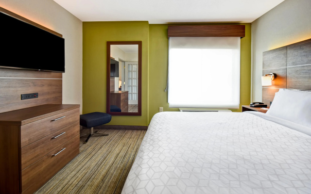 photo 4 of Holiday Inn Express Newport North - Middletown by IHG