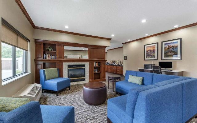 photo 2 of Comfort Inn & Suites Middletown - Franklin