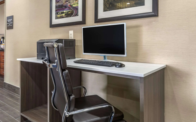 photo 4 of Comfort Inn & Suites Middletown - Franklin
