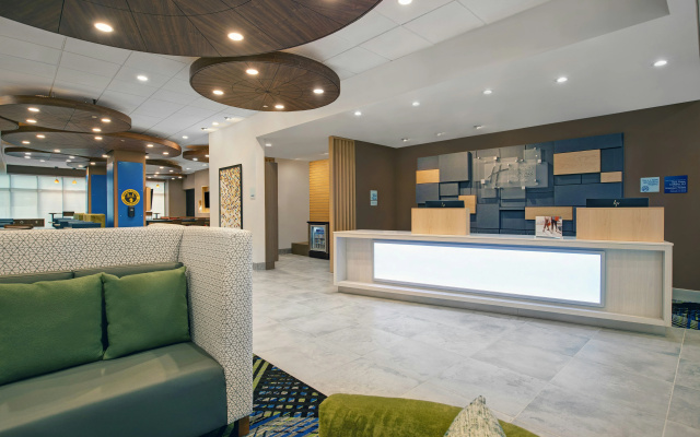 photo 2 of Holiday Inn Express Milwaukee Downtown by IHG