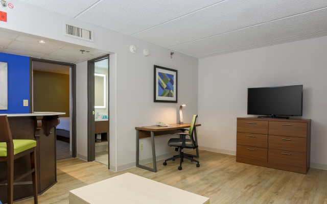 photo 3 of Holiday Inn Express Milwaukee-West Medical Center by IHG