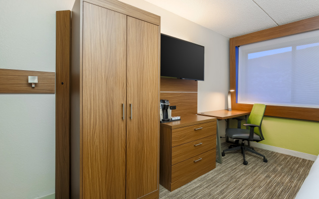 photo 5 of Holiday Inn Express Milwaukee-West Medical Center by IHG