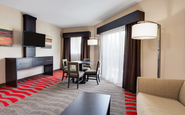 photo 4 of Holiday Inn Express Hotel Naples Downtown - 5th Avenue