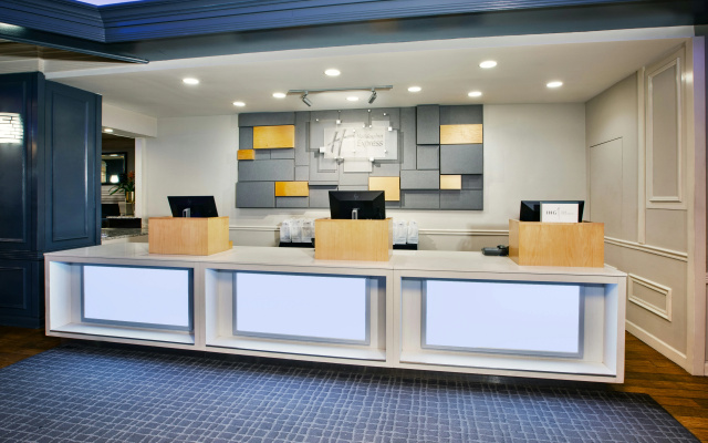 photo 4 of Holiday Inn Express Nashville Downtown - Broadway by IHG
