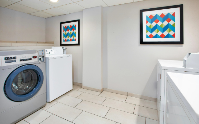 photo 5 of Holiday Inn Express Nashville Downtown - Broadway by IHG