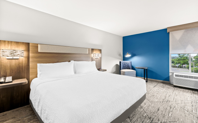 photo 3 of Holiday Inn Express Nashville-Hendersonville by IHG