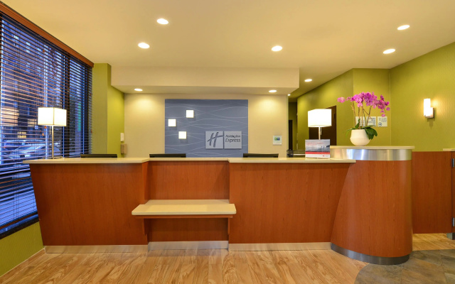 photo 2 of Holiday Inn Express New York - Manhattan West Side by IHG