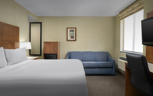 photo 4 of Holiday Inn Express New York - Manhattan West Side by IHG