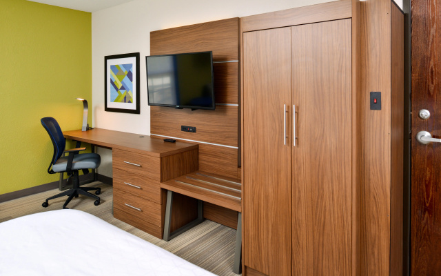photo 3 of Holiday Inn Express & Suites North Kansas City by IHG