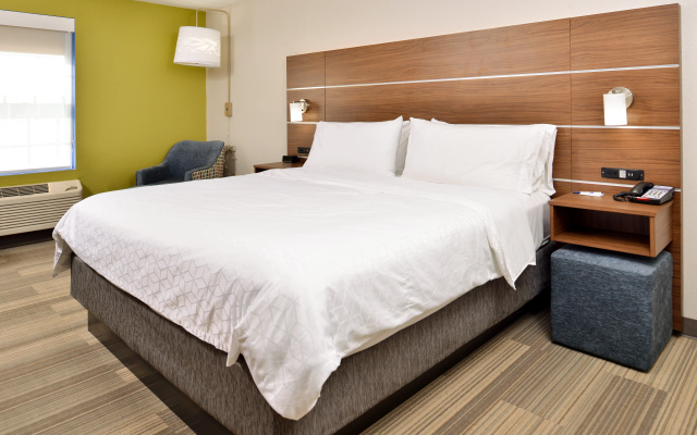 photo 4 of Holiday Inn Express & Suites North Kansas City by IHG