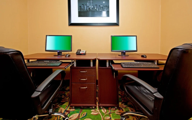 photo 2 of Days Hotel by Wyndham North Bergen /NYC Area
