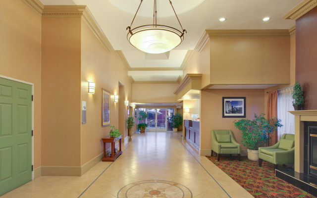 photo 2 of Holiday Inn Express Oakdale by IHG