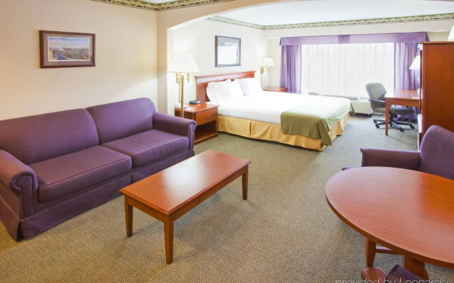 photo 4 of Round Hill Inn
