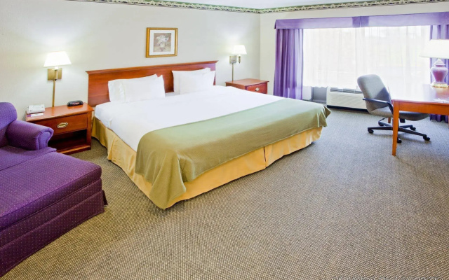 photo 5 of Round Hill Inn